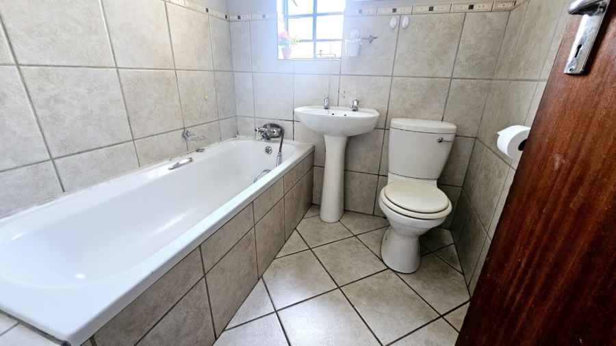 3 Bedroom Property for Sale in Safari Gardens North West